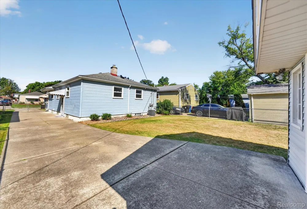 19360 KINLOCH STREET Redford Charter Township, MI 48240