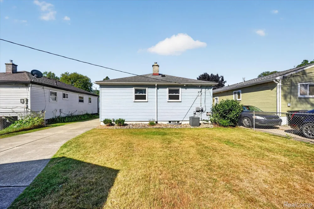 19360 KINLOCH STREET Redford Charter Township, MI 48240