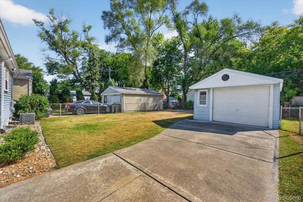 19360 KINLOCH STREET Redford Charter Township, MI 48240