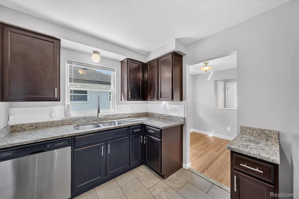 19360 KINLOCH STREET Redford Charter Township, MI 48240