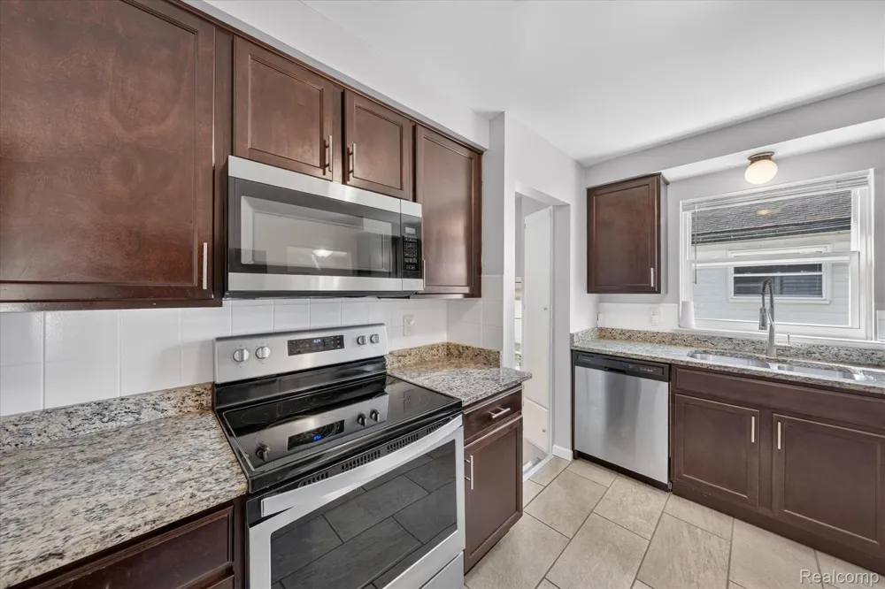 19360 KINLOCH STREET Redford Charter Township, MI 48240
