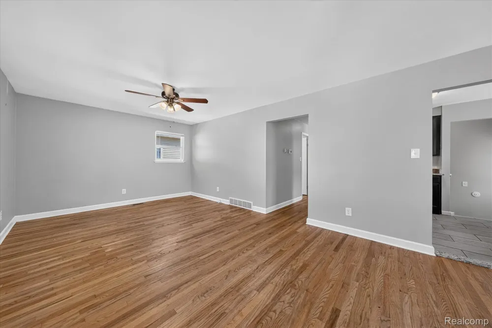 19360 KINLOCH STREET Redford Charter Township, MI 48240