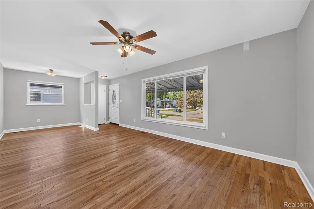 19360 KINLOCH STREET Redford Charter Township, MI 48240