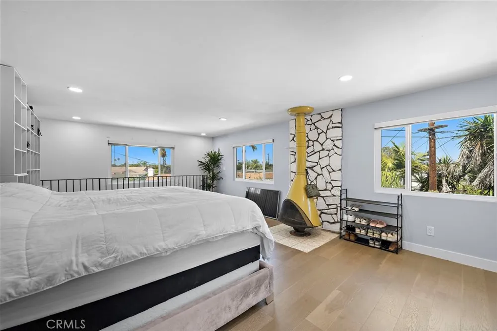 2750 San Carlos Costa Mesa, CA 92626