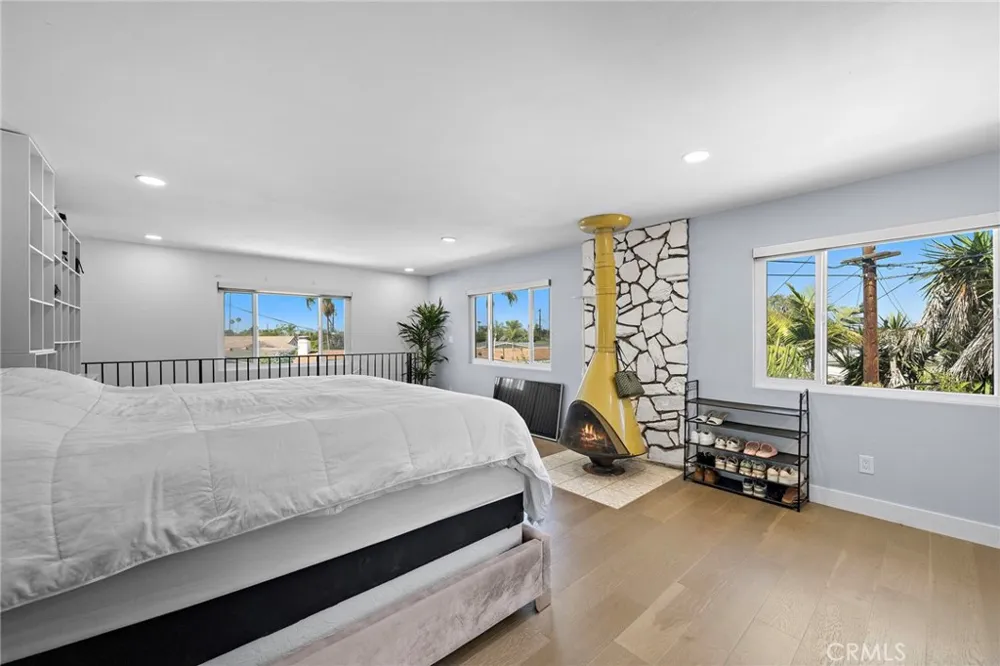 2750 San Carlos Costa Mesa, CA 92626