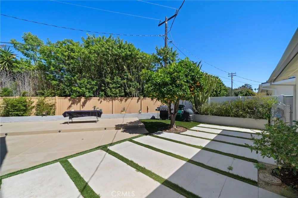 2750 San Carlos Costa Mesa, CA 92626