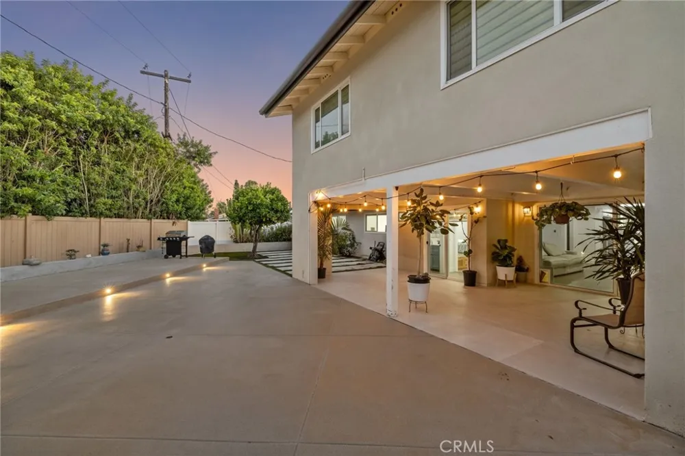 2750 San Carlos Costa Mesa, CA 92626