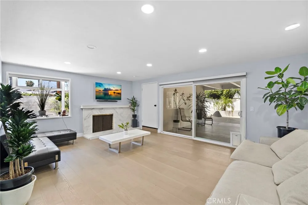 2750 San Carlos Costa Mesa, CA 92626