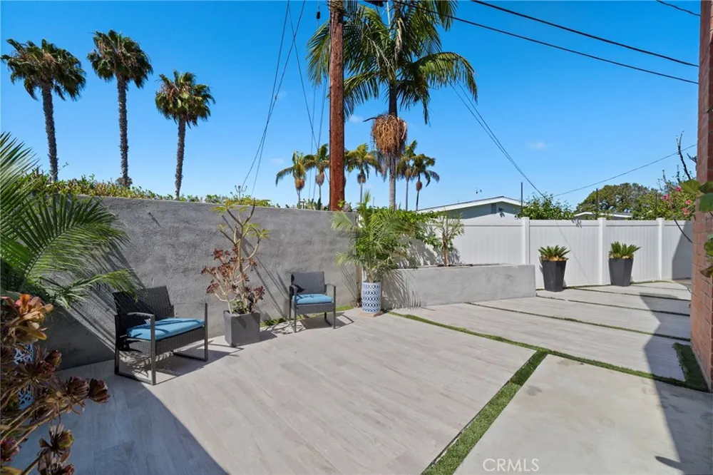 2750 San Carlos Costa Mesa, CA 92626