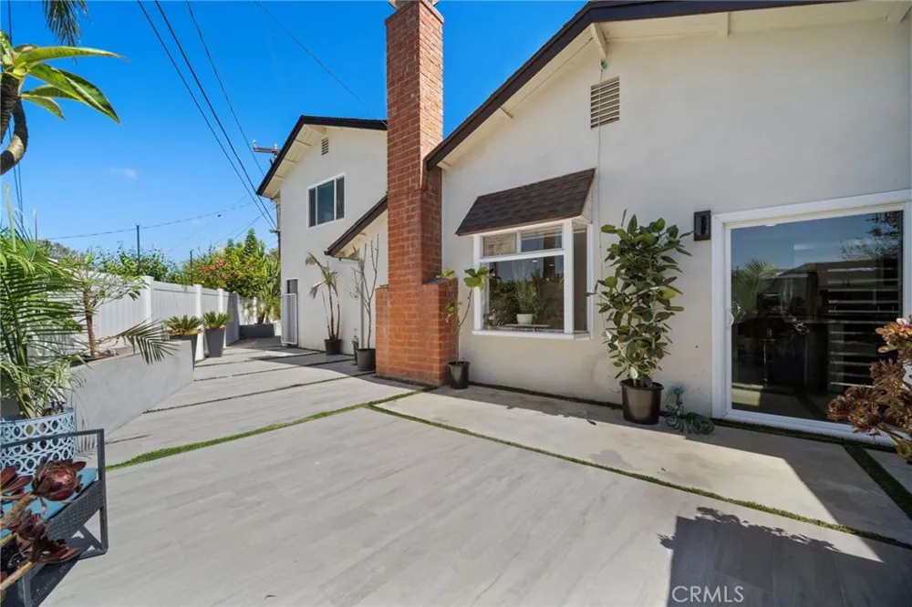2750 San Carlos Costa Mesa, CA 92626