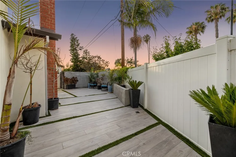 2750 San Carlos Costa Mesa, CA 92626