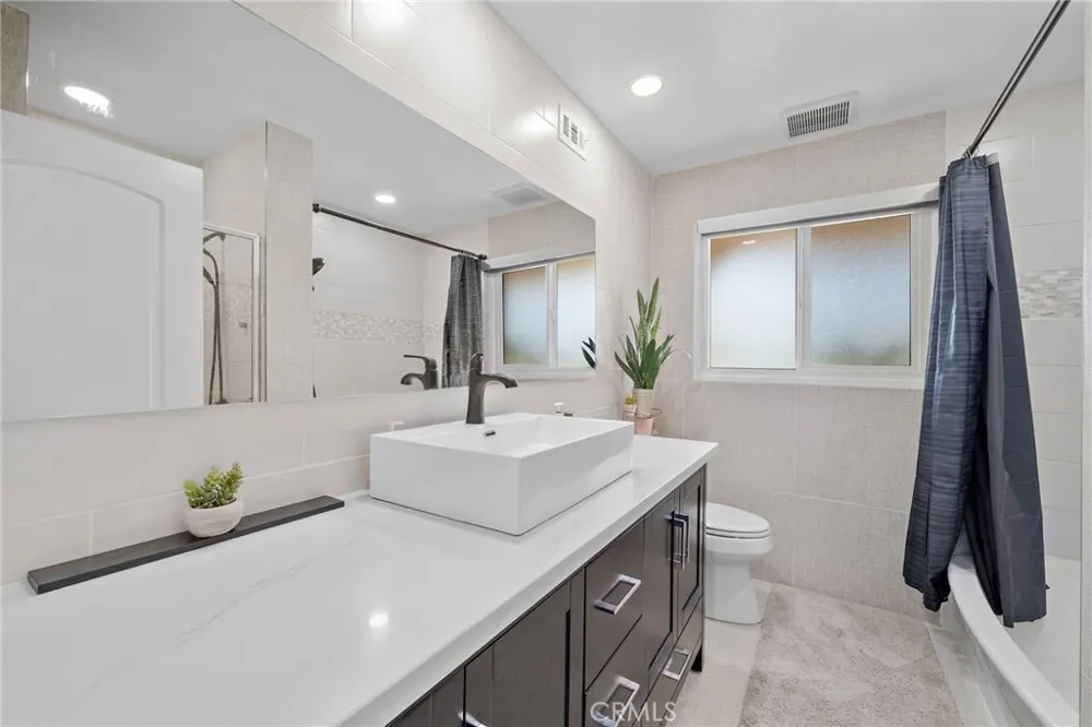 2750 San Carlos Costa Mesa, CA 92626