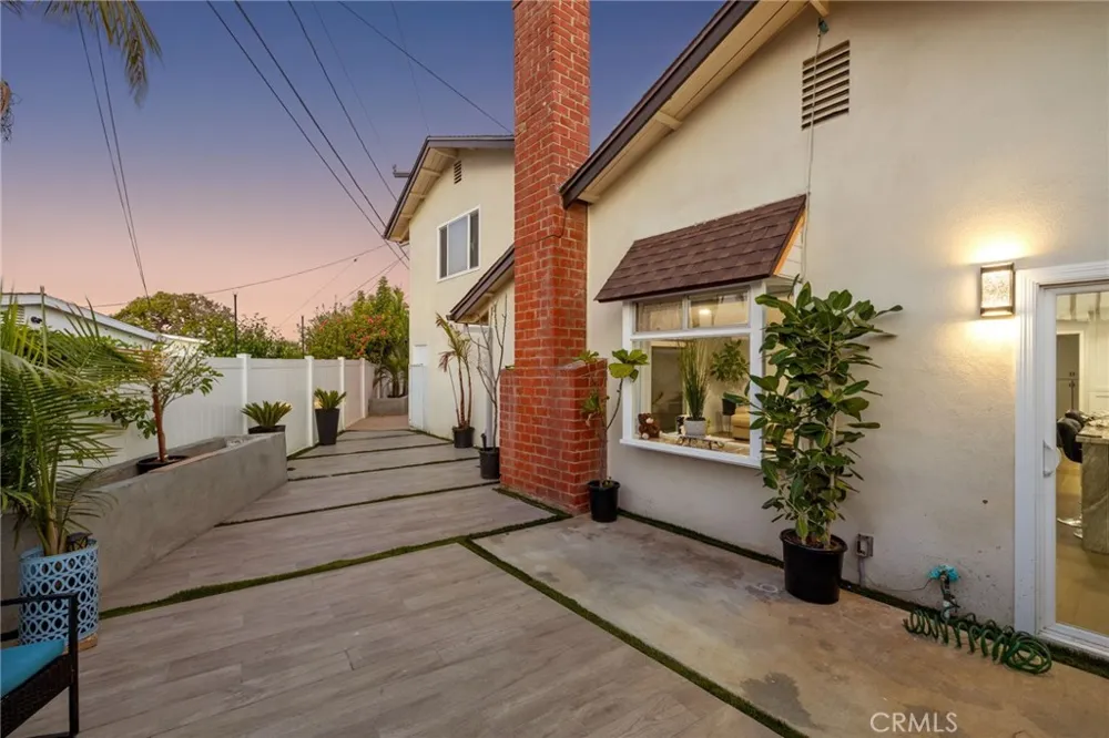 2750 San Carlos Costa Mesa, CA 92626