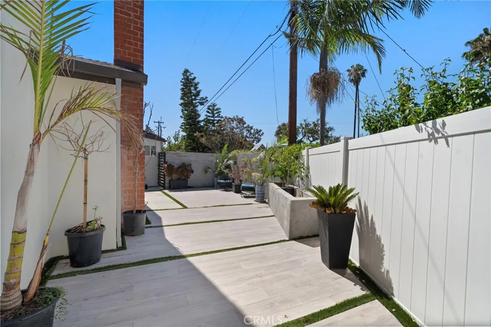 2750 San Carlos Costa Mesa, CA 92626