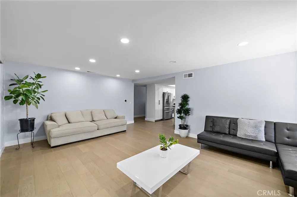 2750 San Carlos Costa Mesa, CA 92626