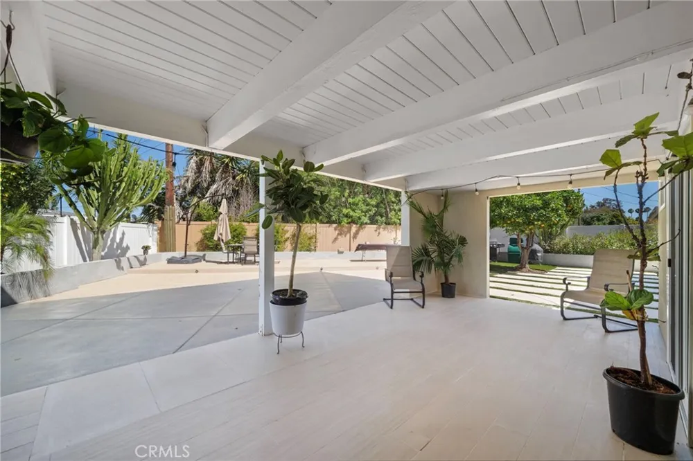 2750 San Carlos Costa Mesa, CA 92626