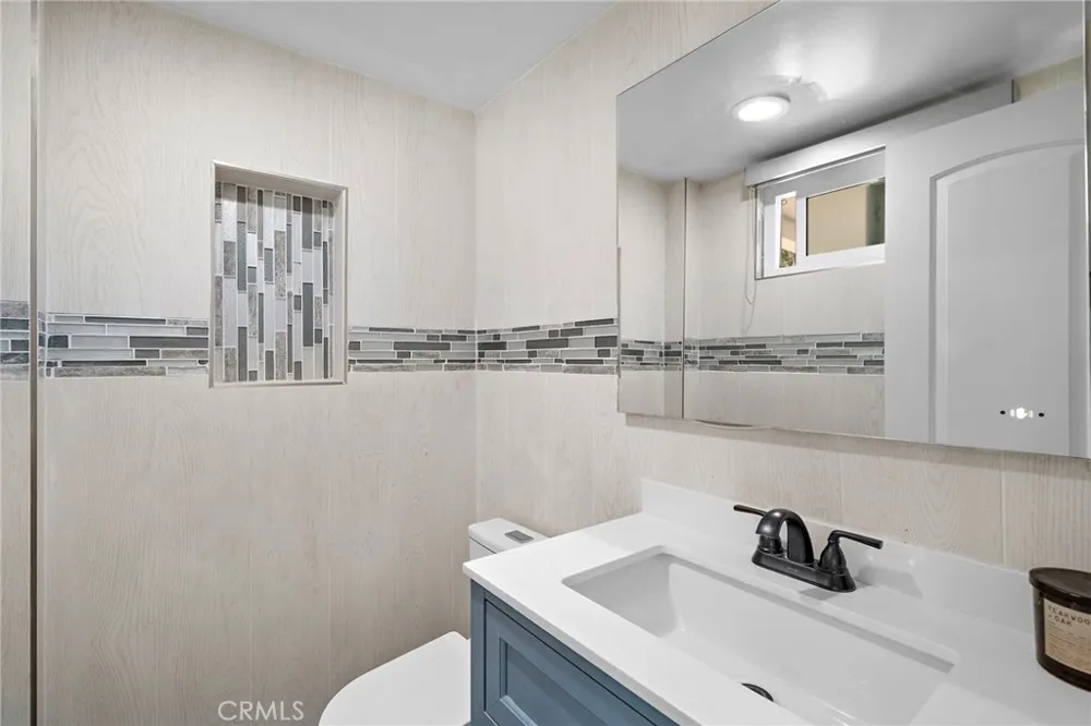 2750 San Carlos Costa Mesa, CA 92626