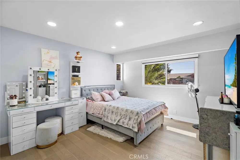 2750 San Carlos Costa Mesa, CA 92626