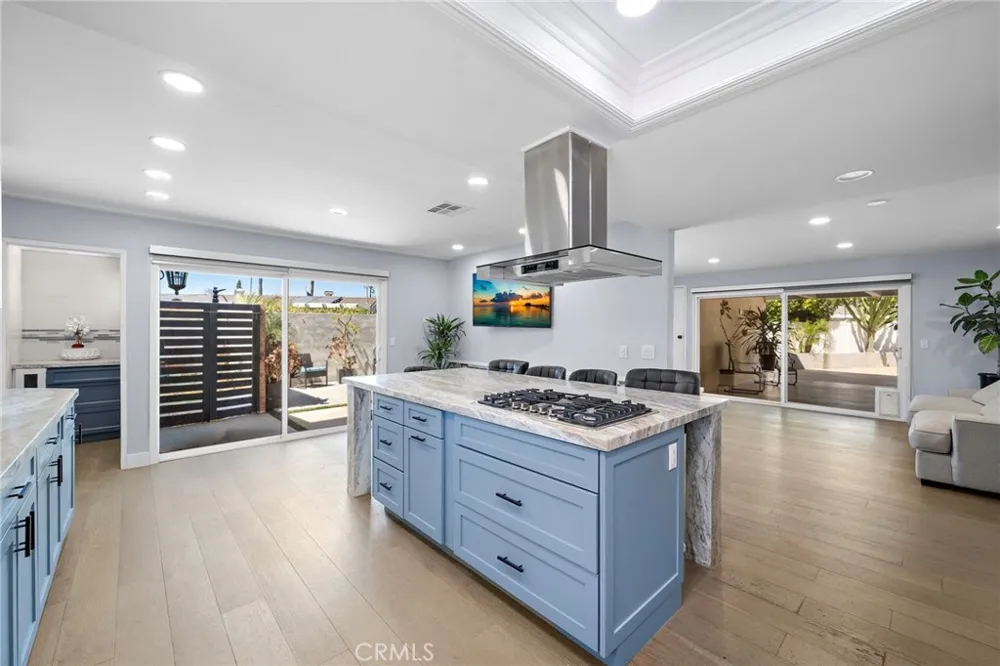 2750 San Carlos Costa Mesa, CA 92626
