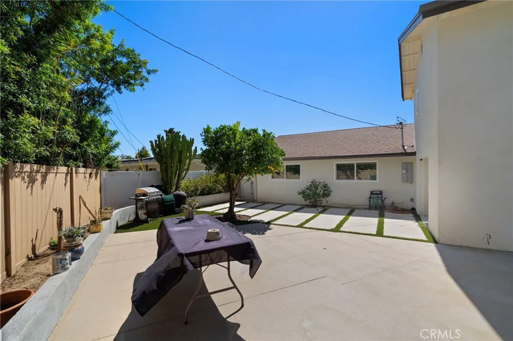 2750 San Carlos Costa Mesa, CA 92626