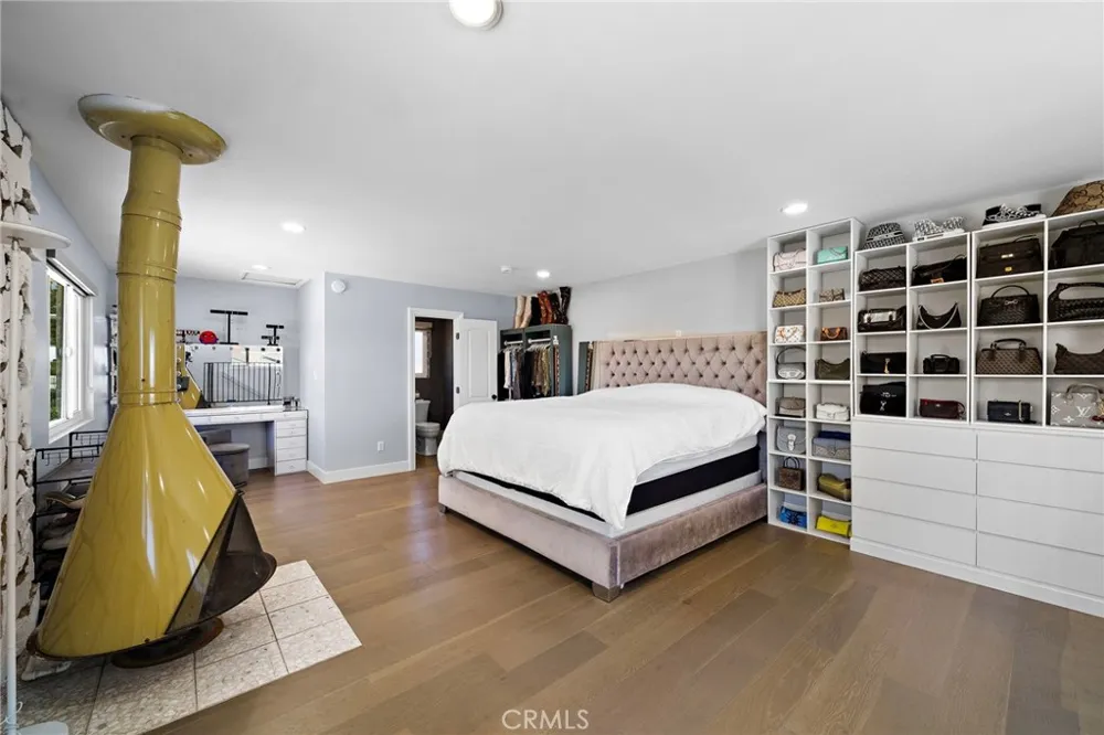 2750 San Carlos Costa Mesa, CA 92626