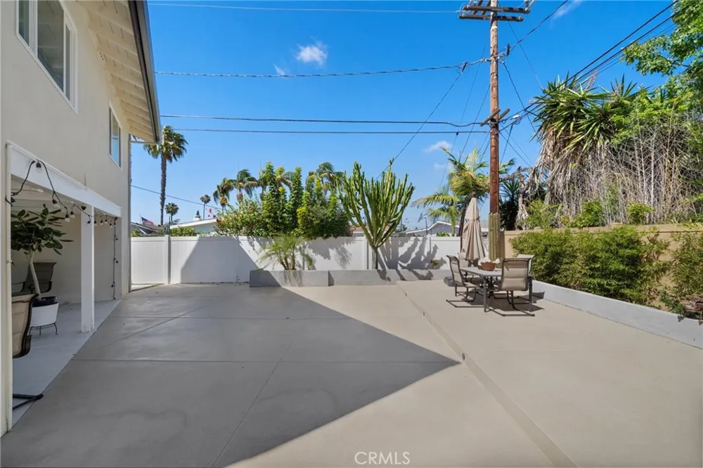 2750 San Carlos Costa Mesa, CA 92626
