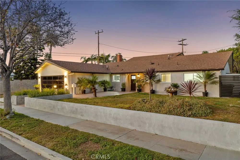 2750 San Carlos Costa Mesa, CA 92626