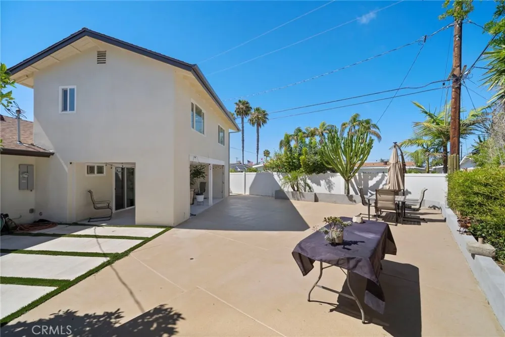 2750 San Carlos Costa Mesa, CA 92626