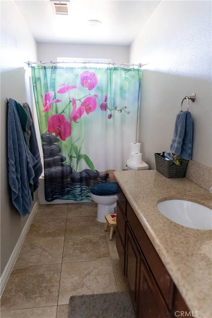 12072 Pacific Phelan, CA 92371
