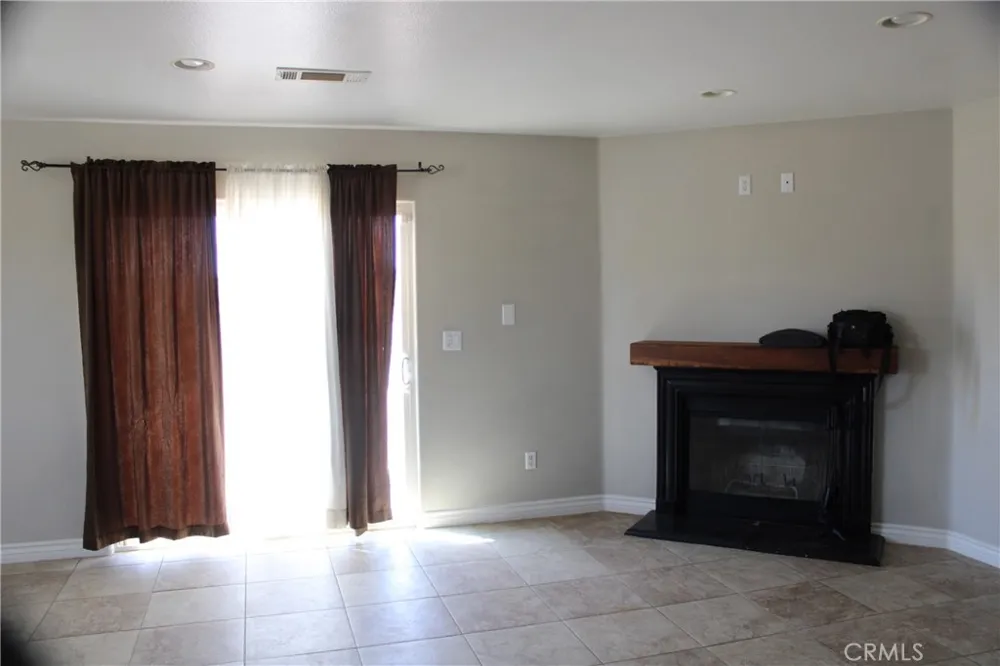 12072 Pacific Phelan, CA 92371