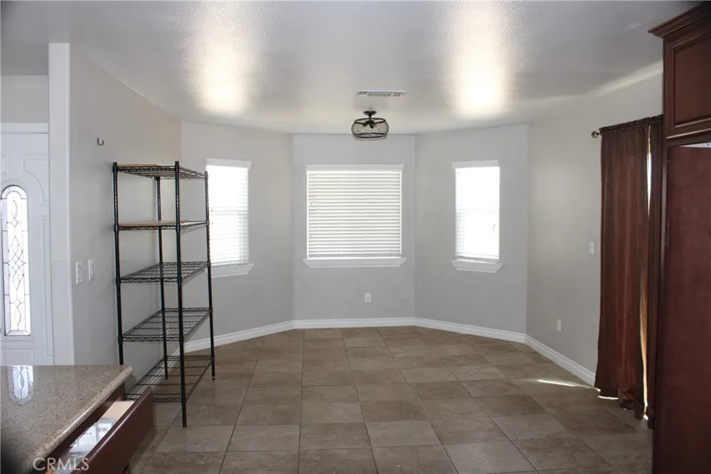 12072 Pacific Phelan, CA 92371