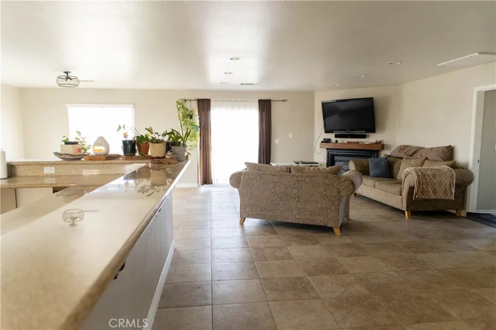 12072 Pacific Phelan, CA 92371