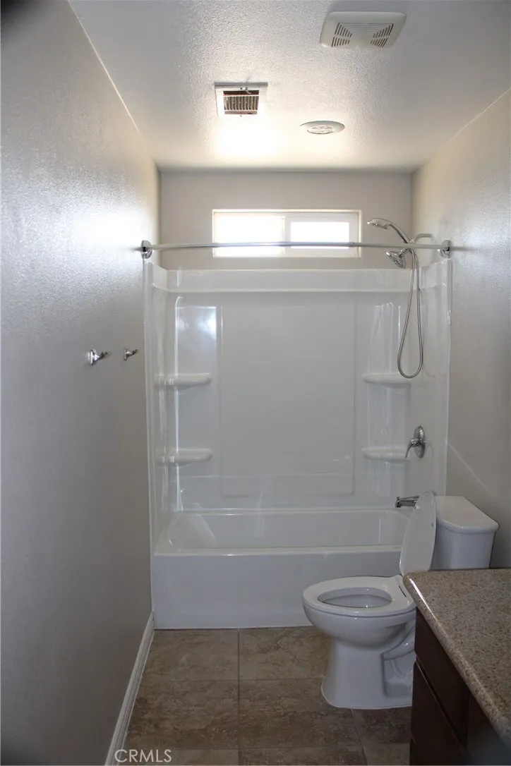 12072 Pacific Phelan, CA 92371