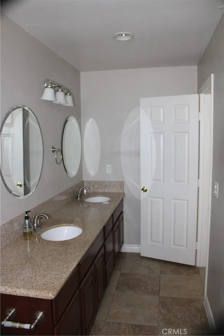 12072 Pacific Phelan, CA 92371