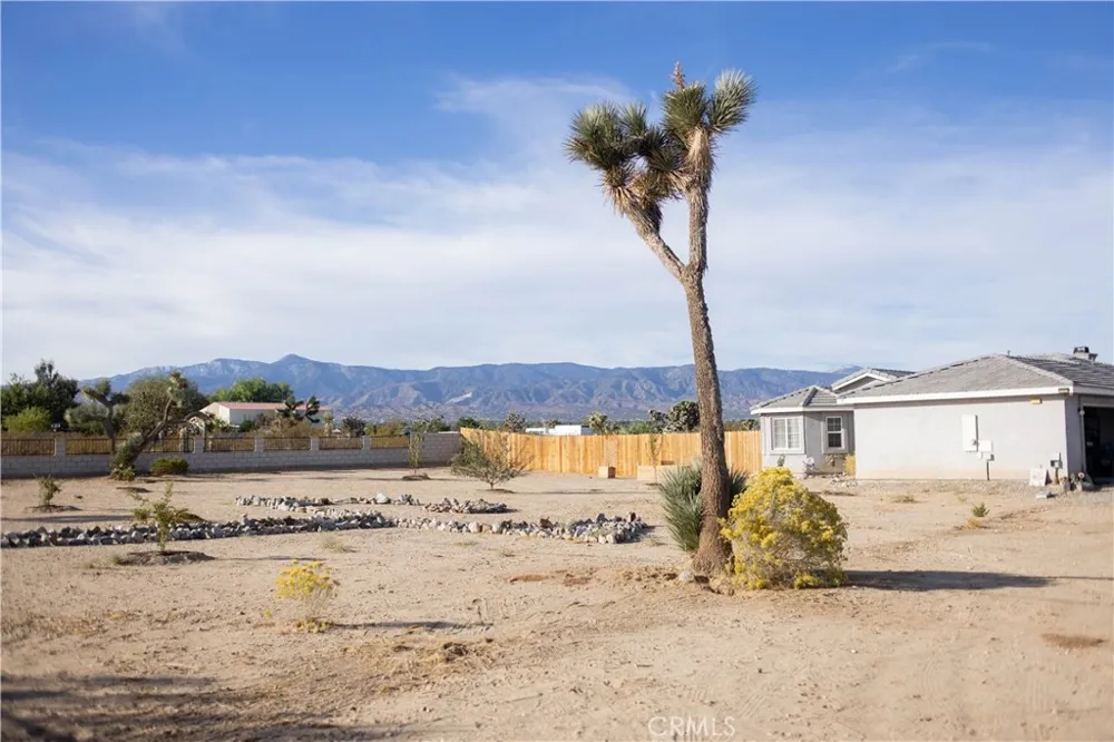 12072 Pacific Phelan, CA 92371