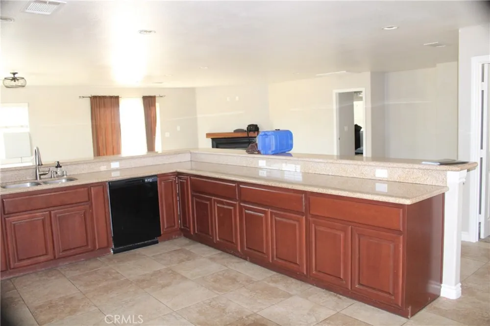 12072 Pacific Phelan, CA 92371
