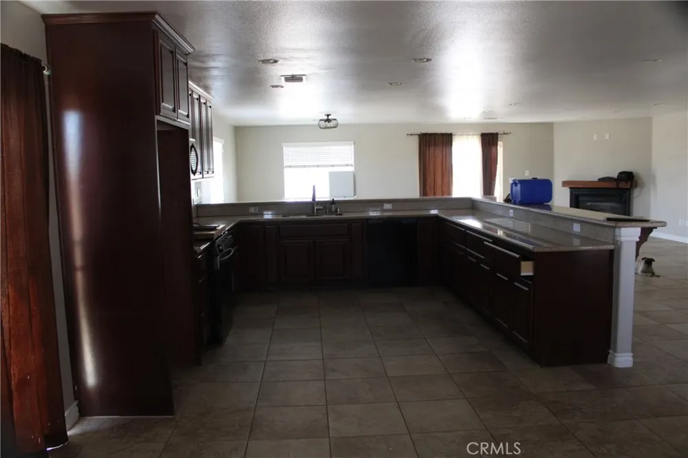 12072 Pacific Phelan, CA 92371
