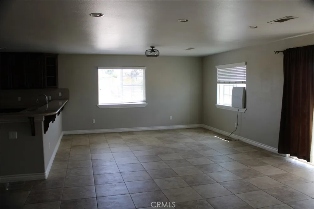 12072 Pacific Phelan, CA 92371
