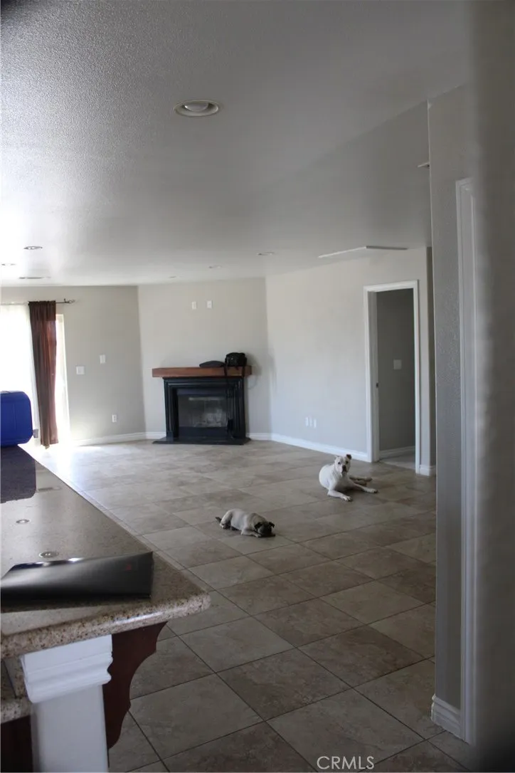 12072 Pacific Phelan, CA 92371