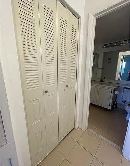 3001 W Rolling Hills #608 Davie, FL 33328
