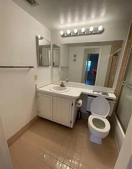 3001 W Rolling Hills #608 Davie, FL 33328