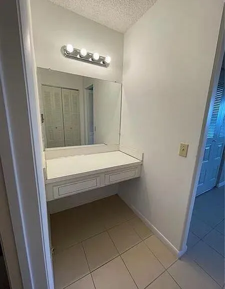 3001 W Rolling Hills #608 Davie, FL 33328