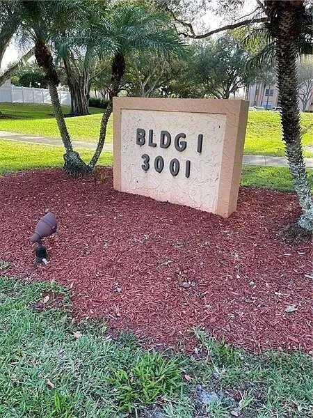 3001 W Rolling Hills #608 Davie, FL 33328