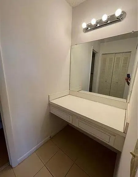 3001 W Rolling Hills #608 Davie, FL 33328