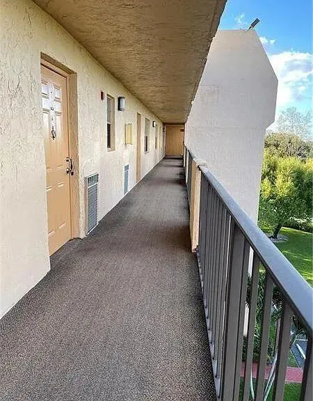 3001 W Rolling Hills #608 Davie, FL 33328
