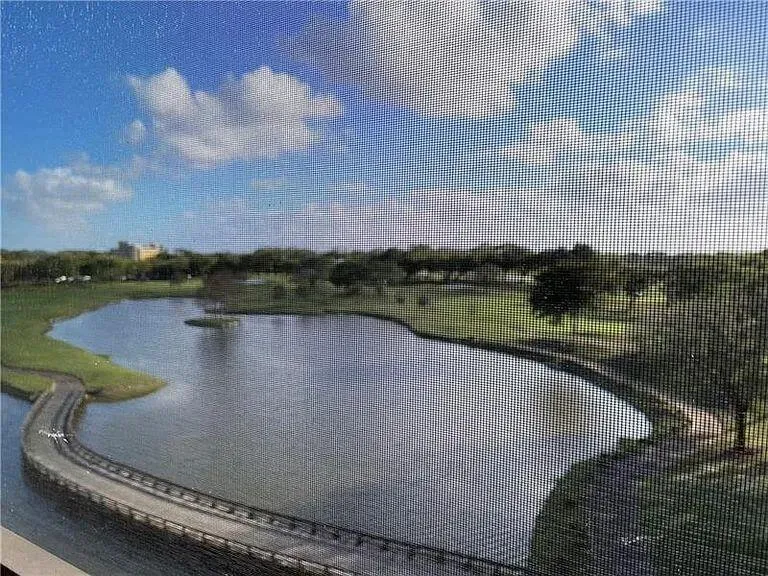 3001 W Rolling Hills #608 Davie, FL 33328