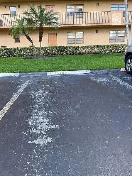 3001 W Rolling Hills #608 Davie, FL 33328
