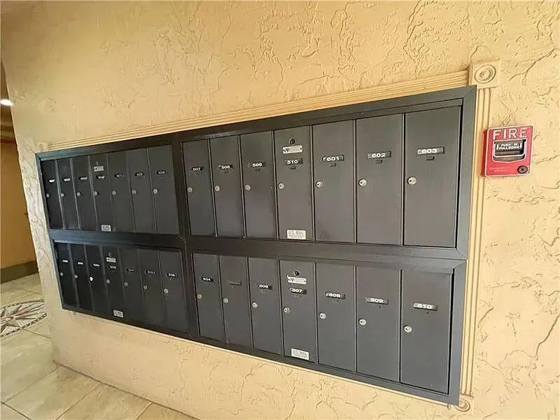 3001 W Rolling Hills #608 Davie, FL 33328