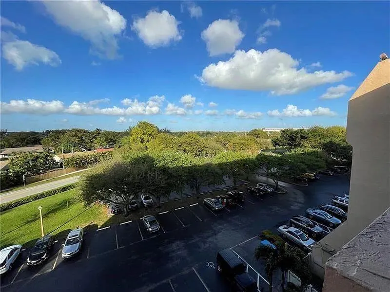 3001 W Rolling Hills #608 Davie, FL 33328