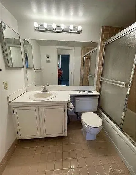 3001 W Rolling Hills #608 Davie, FL 33328